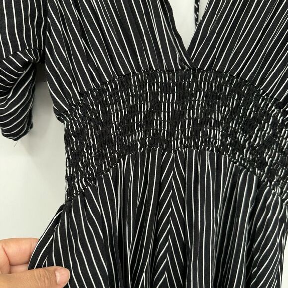 Final Touch Woman's Striped‎ Romper Size S Black Dip V Neck With Tie Back - Picture 4 of 7